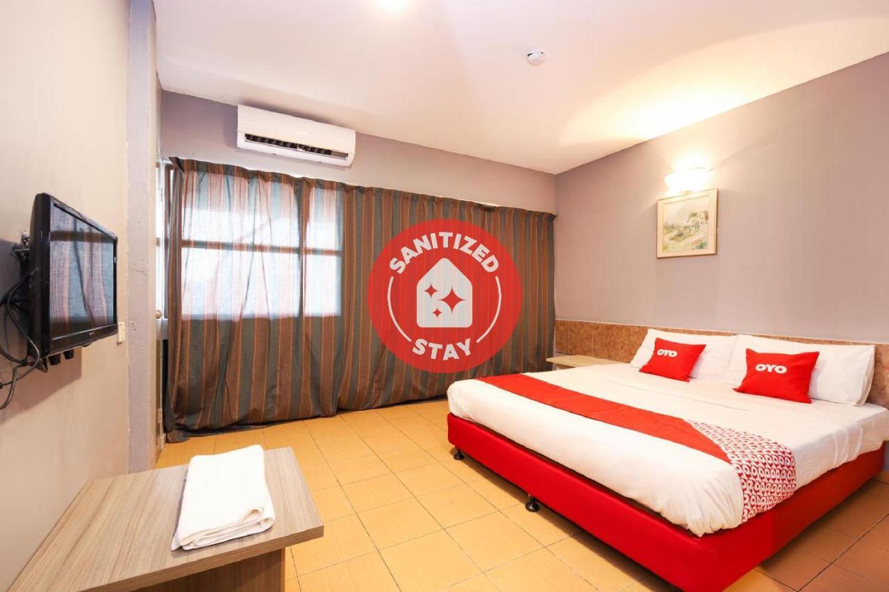 โอโย 89676 โฮเต็ล 22 Hotel เซเรมบัน ภายนอก รูปภาพ
