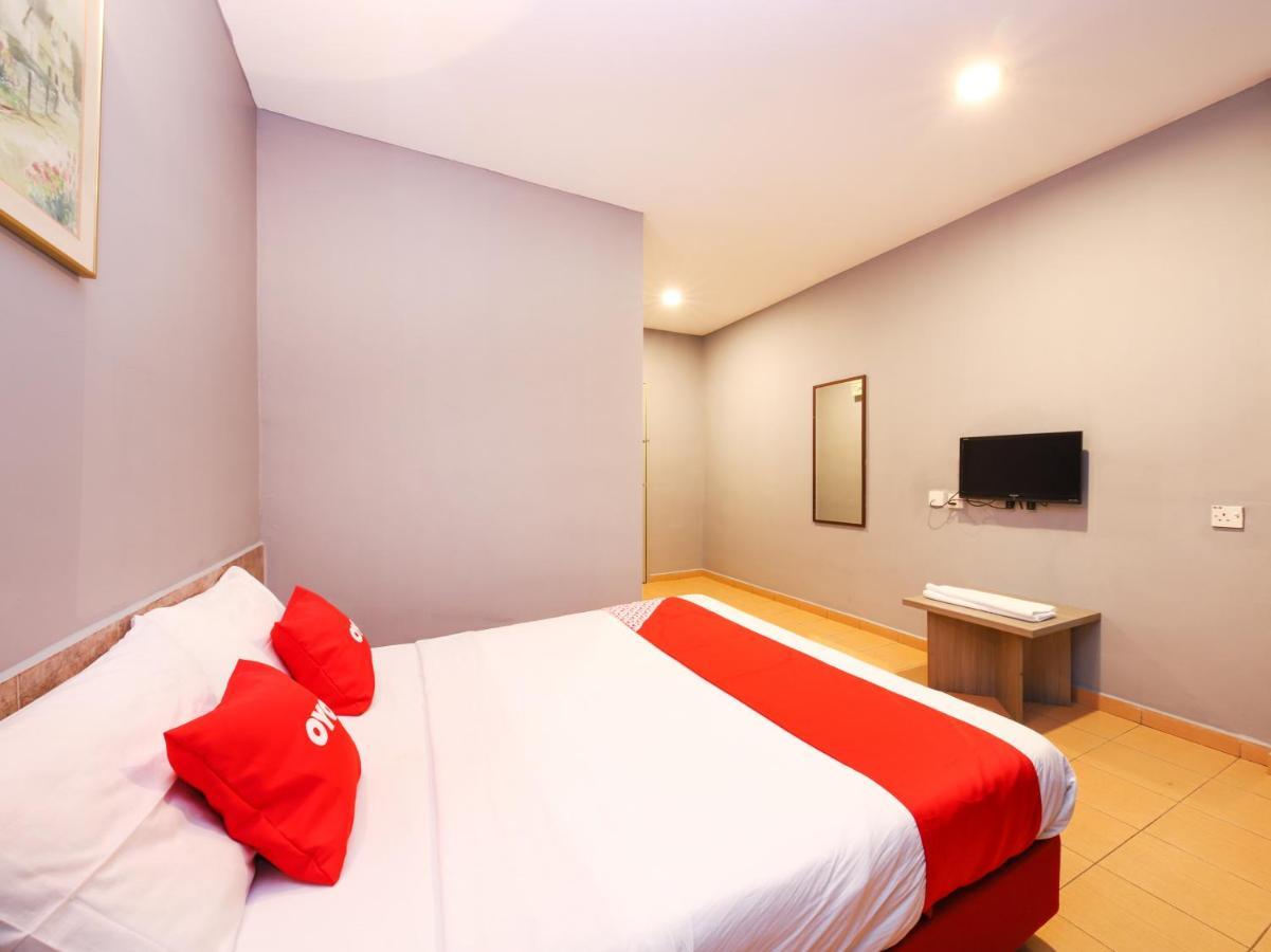 โอโย 89676 โฮเต็ล 22 Hotel เซเรมบัน ภายนอก รูปภาพ