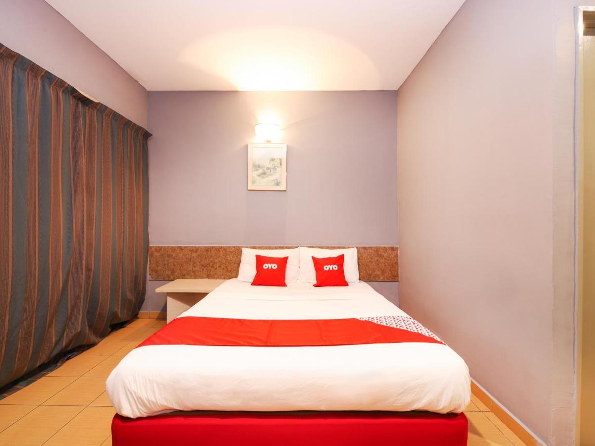 โอโย 89676 โฮเต็ล 22 Hotel เซเรมบัน ภายนอก รูปภาพ