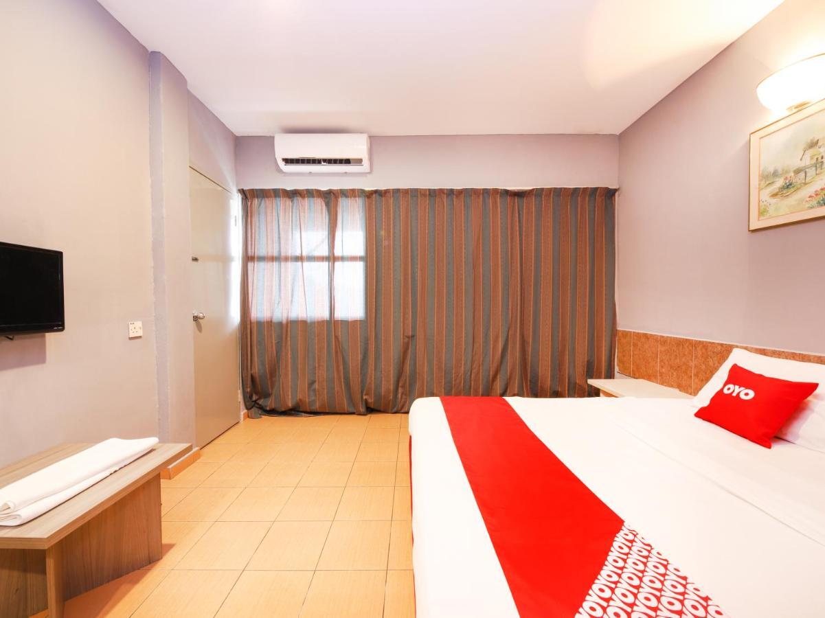โอโย 89676 โฮเต็ล 22 Hotel เซเรมบัน ภายนอก รูปภาพ