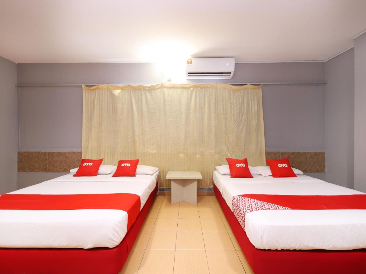 โอโย 89676 โฮเต็ล 22 Hotel เซเรมบัน ภายนอก รูปภาพ