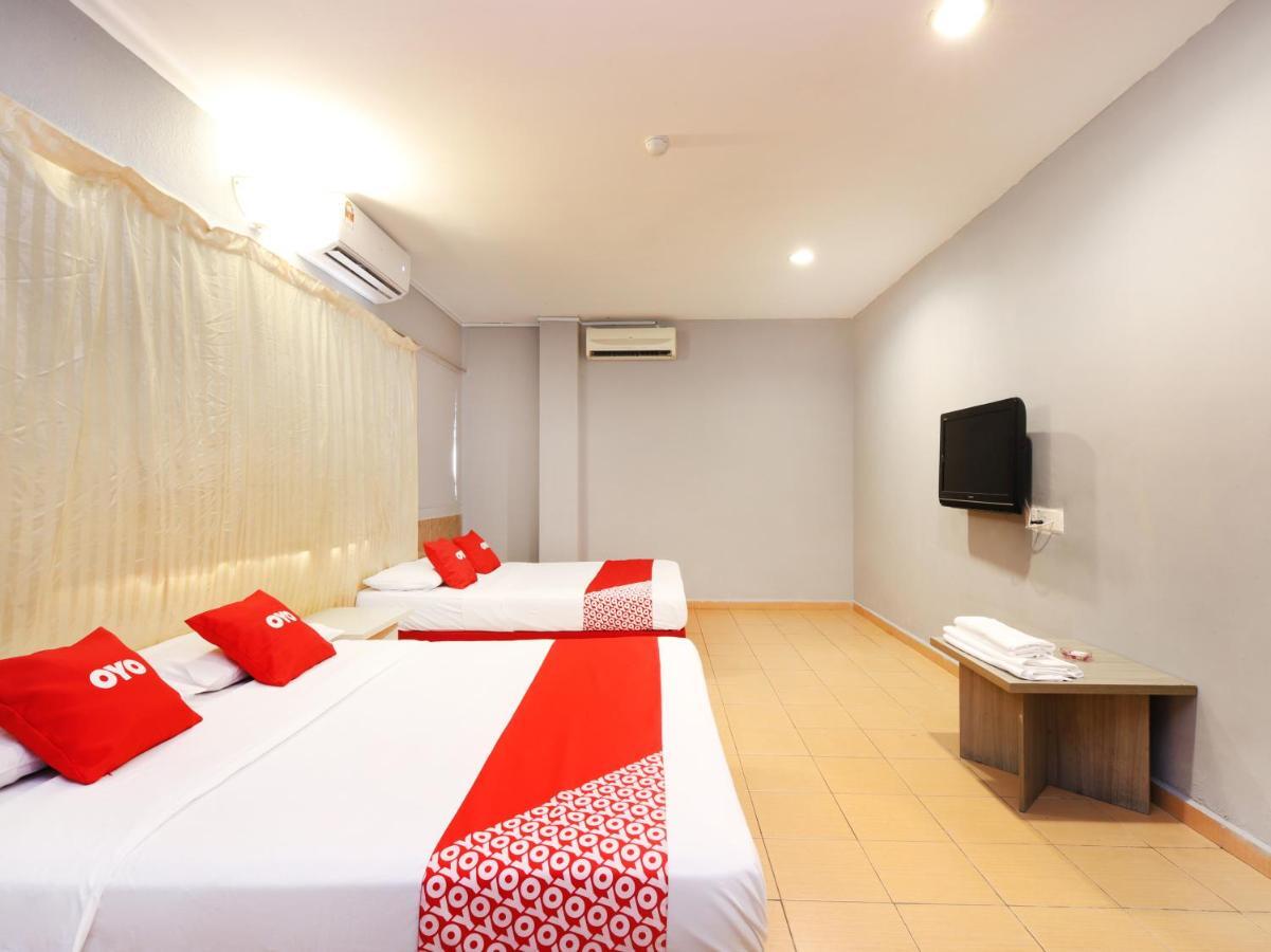 โอโย 89676 โฮเต็ล 22 Hotel เซเรมบัน ภายนอก รูปภาพ